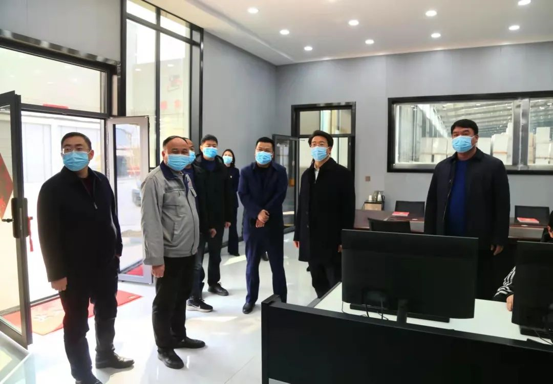 新密市市委副書記、市長程洋調(diào)研新密市正興耐火材料有限公司,送服務強信心,沖刺首季“開門紅”!(圖1) 新密市市委副書記、市長程洋調(diào)研新密市正興耐火材料有限公司,送服務強信心,沖刺首季“開門紅”!(圖1)